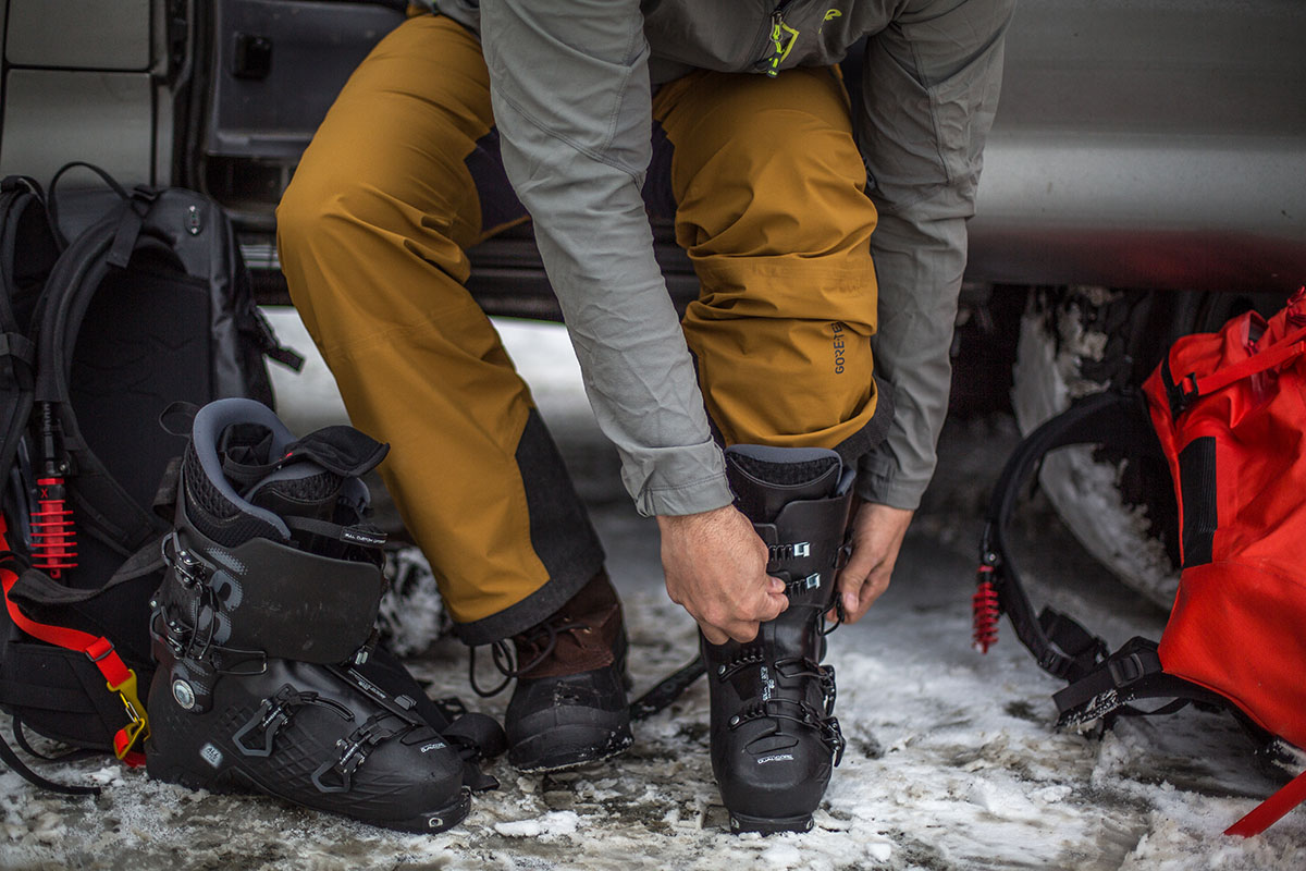 Rossignol Alltrack Elite 130 LT ski boot (putting on boots 2)